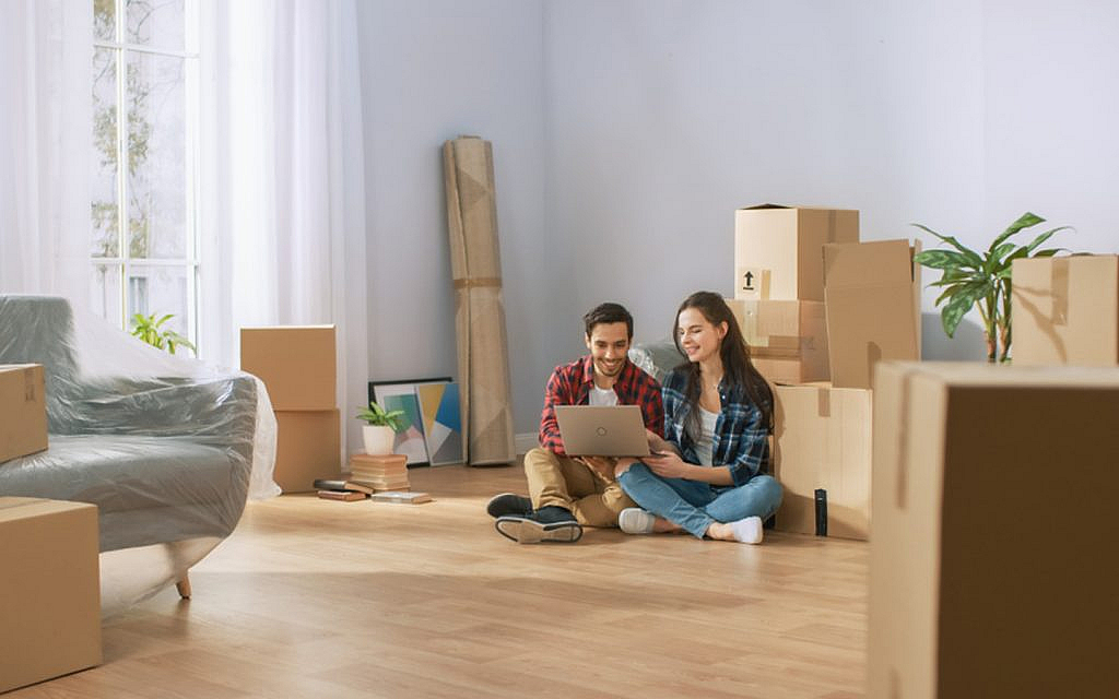 Couple going through the tips to rent your house faster with the help of advanced advertisement 