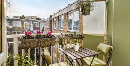 Easily decorate a balcony with these tips