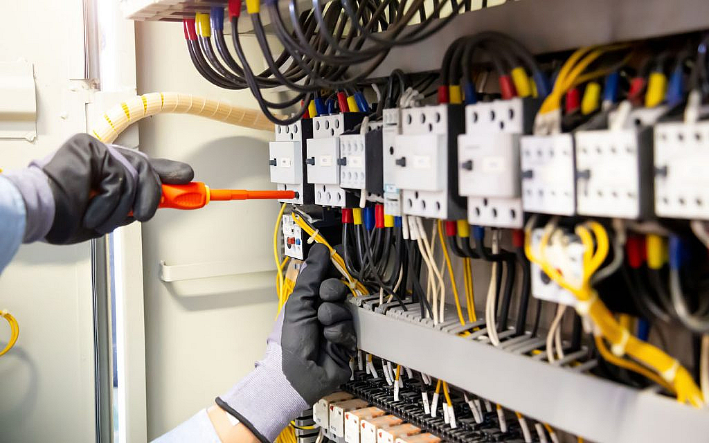 to relocate from Dubai to RAK you need to first discontinue the dewa conenction