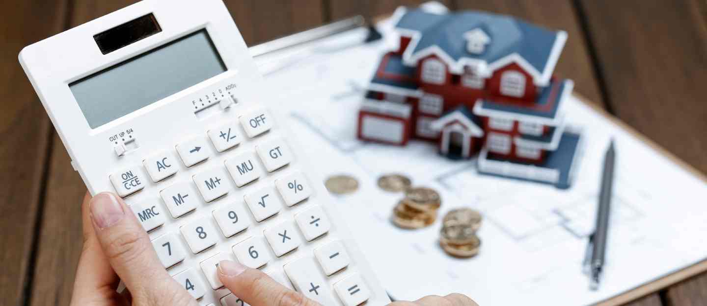 doing calculations to price your home for sale