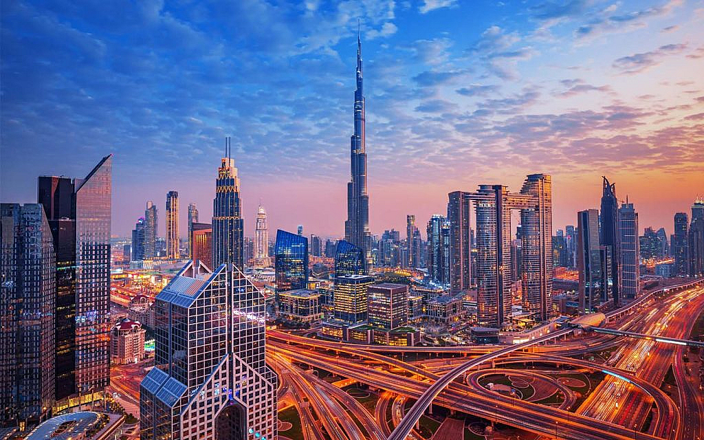 مدينة دبي وقت الغروب