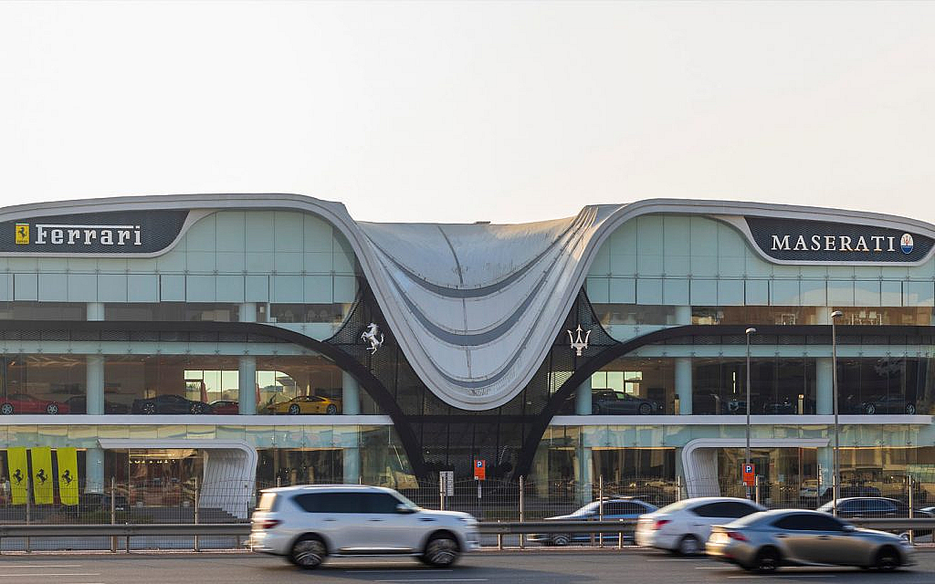 صالات عرض سيارات في دبي