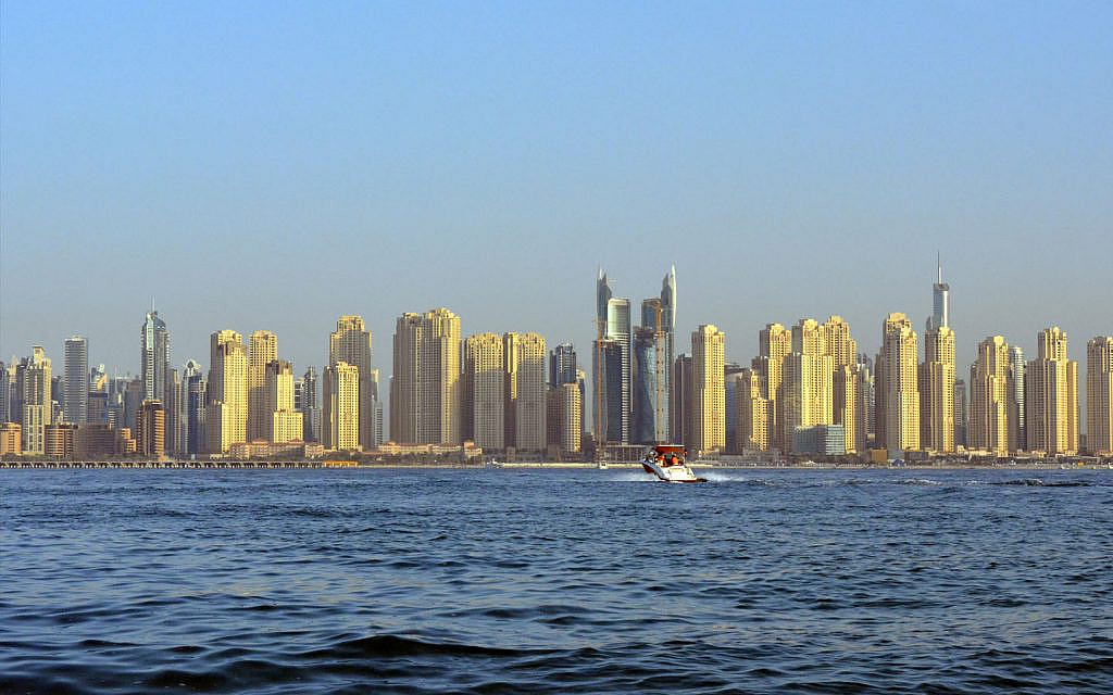 مدينة أبو ظبي من البحر