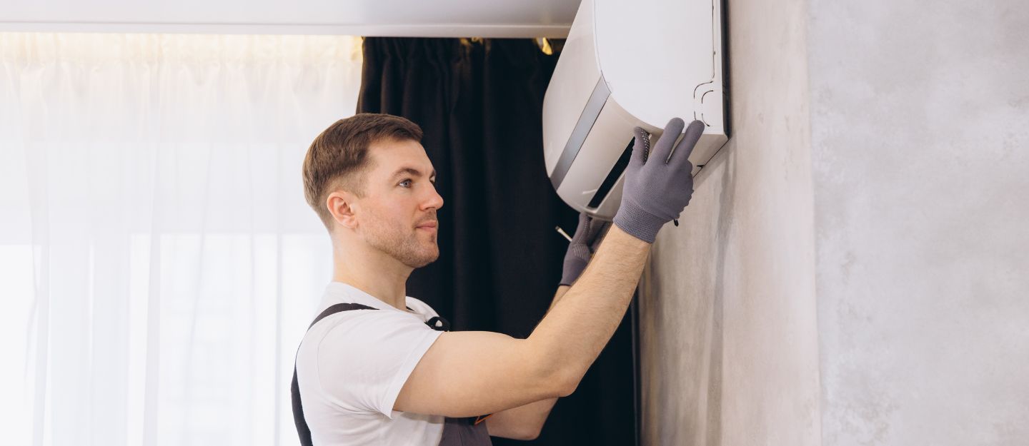 Person offering AC maintenance services in Dubai