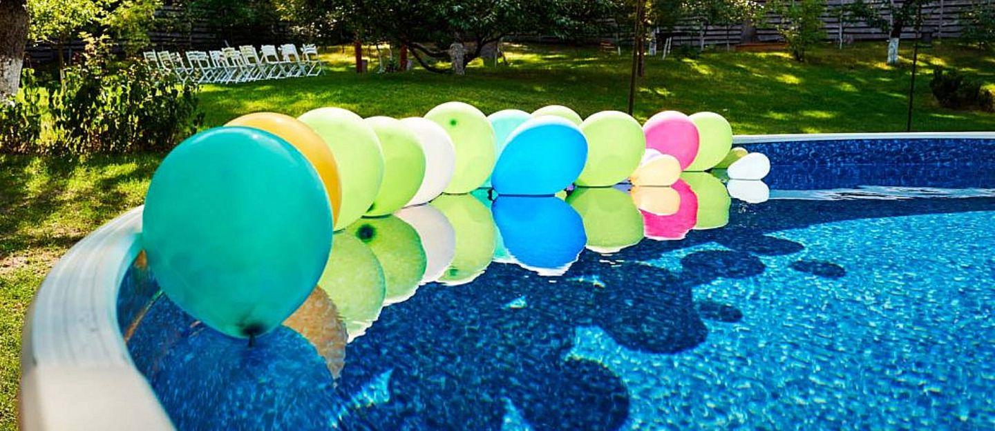 Pros and Cons of Having a Villa with Swimming Pool