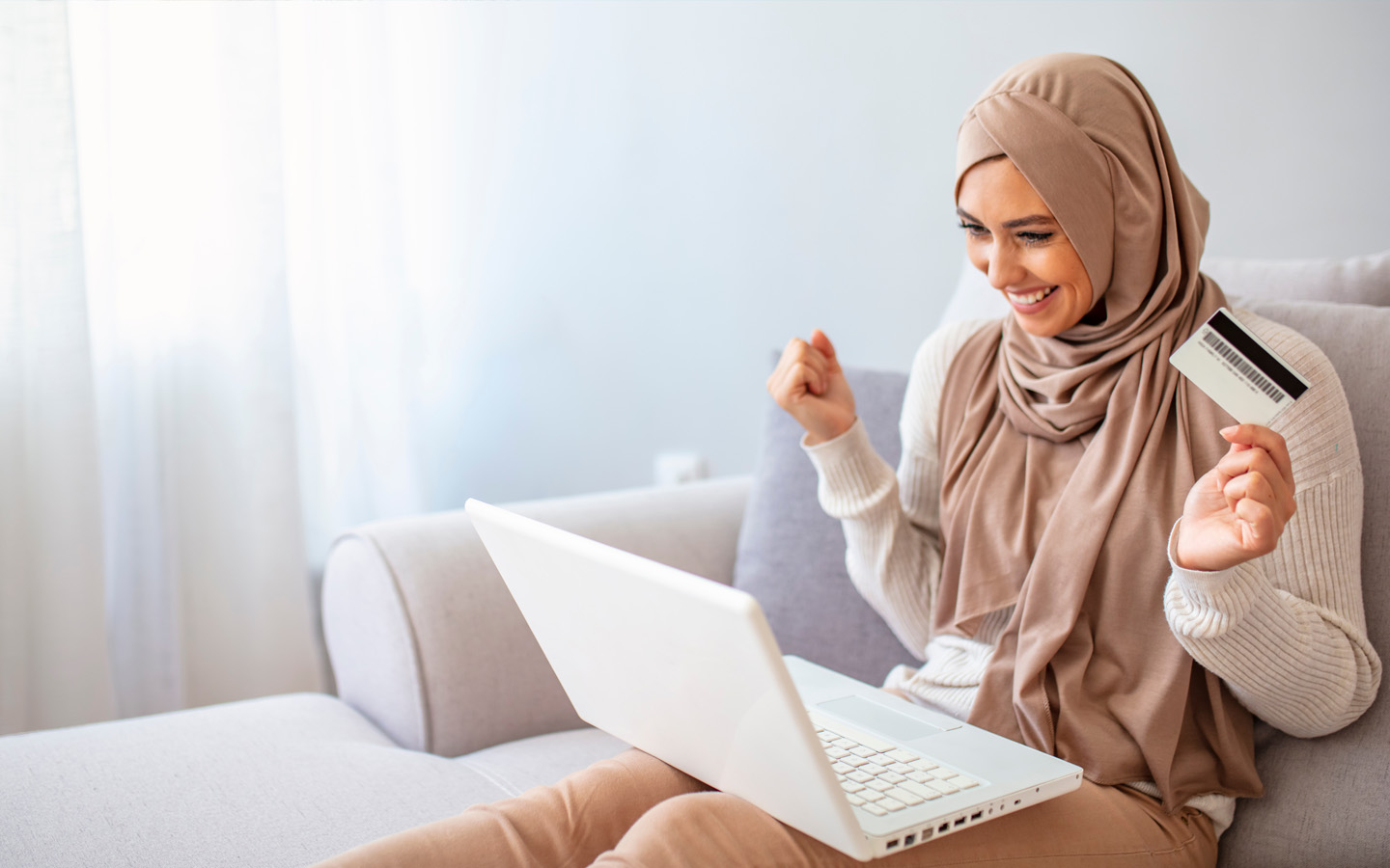 دفع رسوم تصريح بيوت عطلات دبي