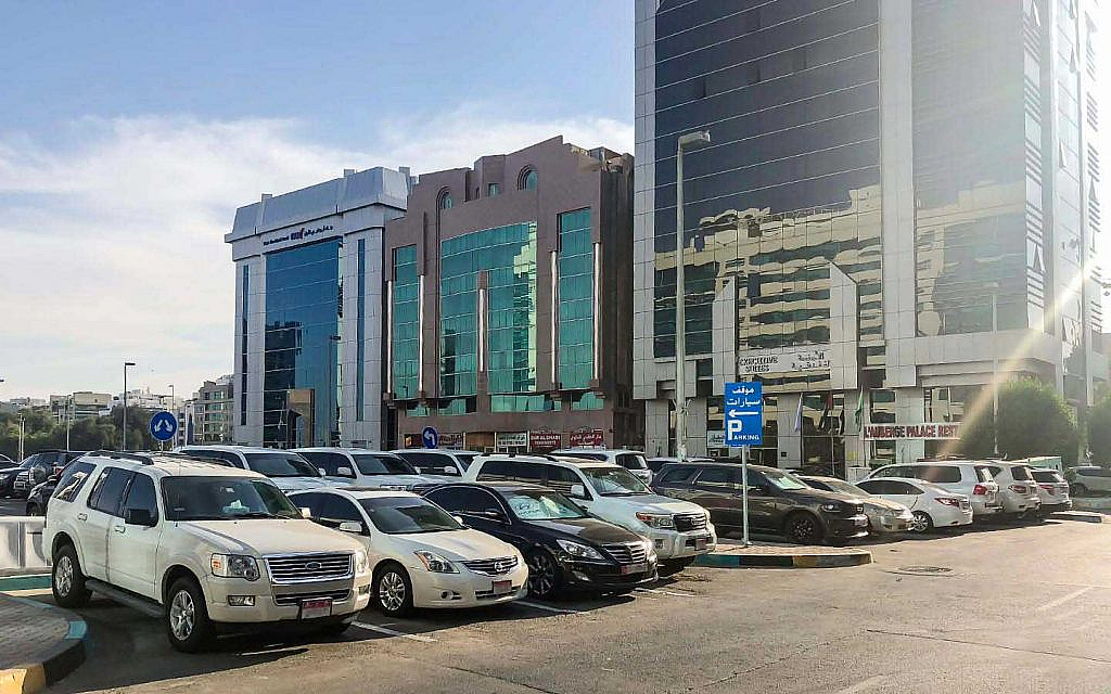موقف للسيارات في آل نهيان