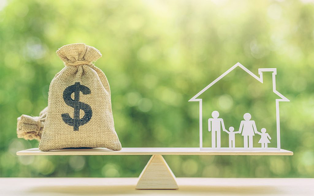 مقارنة بين المال والاحتياجات