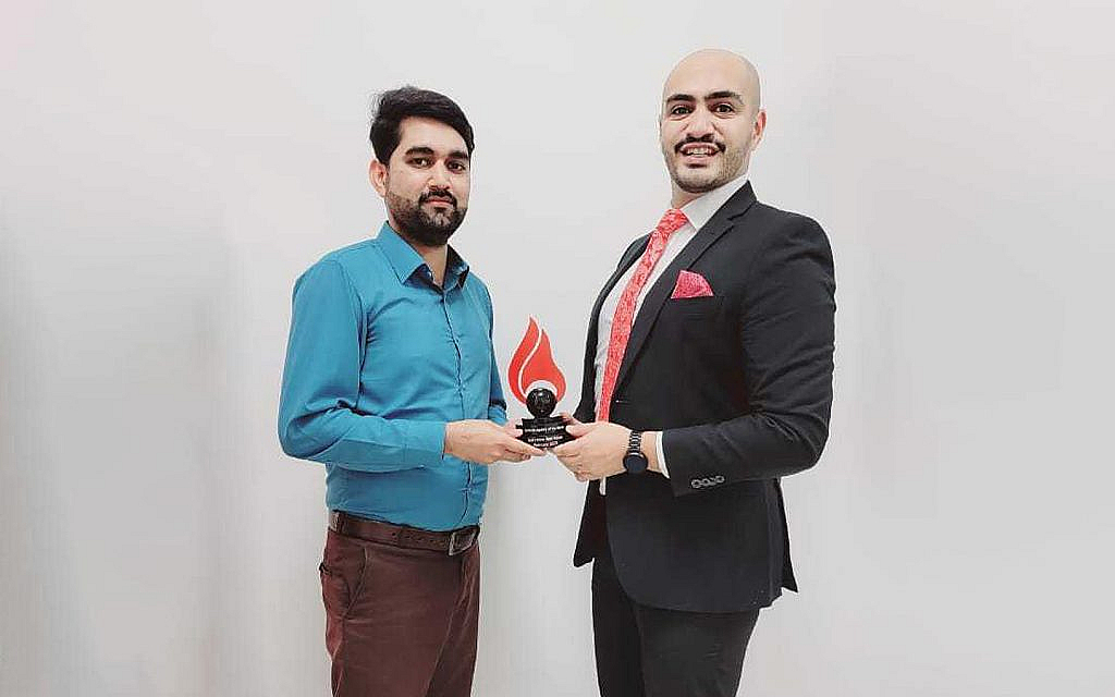 تسليم جائزة الوكالة المثالية لوكالة بيت الخليج للعقارات