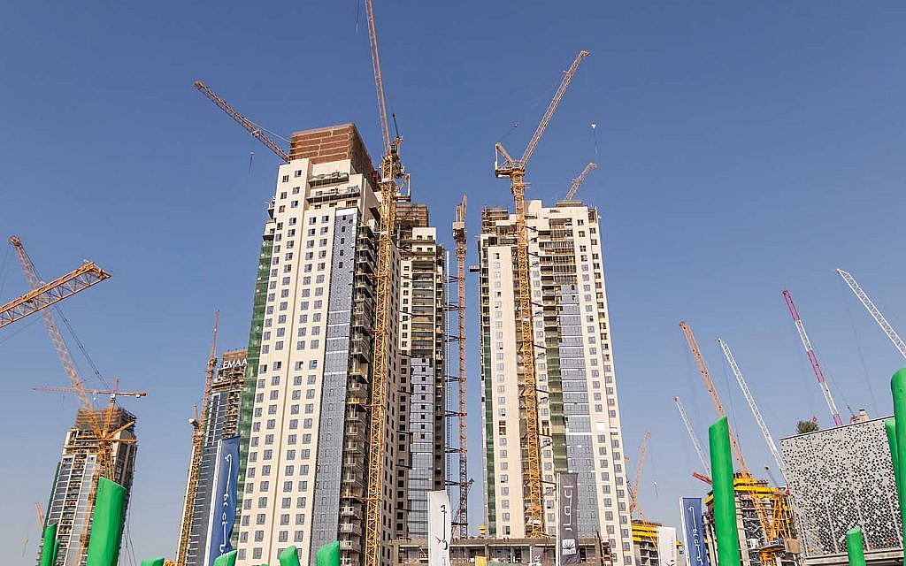 أبراج قيد الإنشاء
