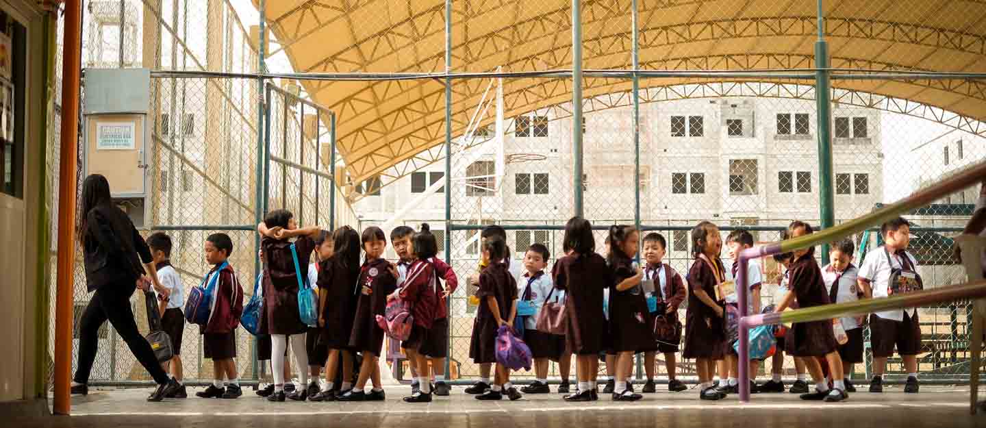أطفال في المدرسة