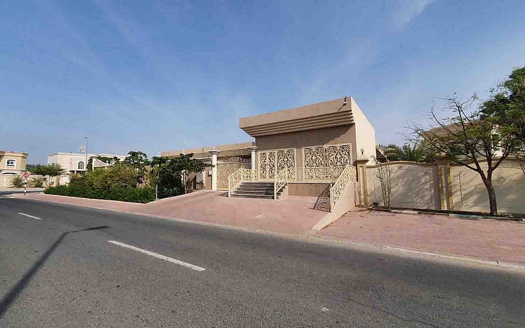 Villas in waterfront community of Al Jurf 2