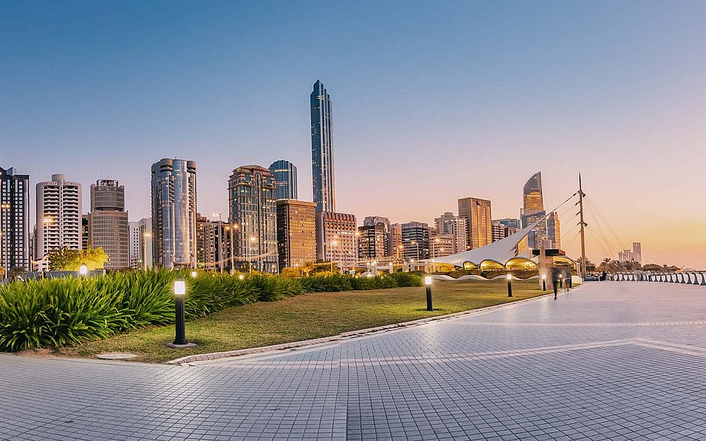 you can find several amenities in Al Khalidiyah