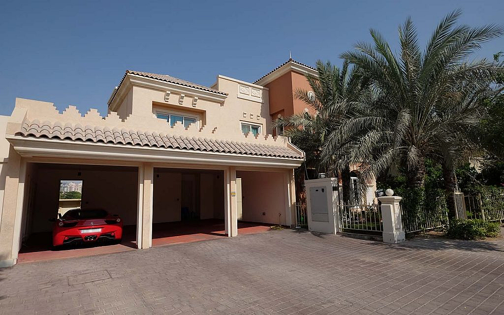 مواقف سيارات منفصلة