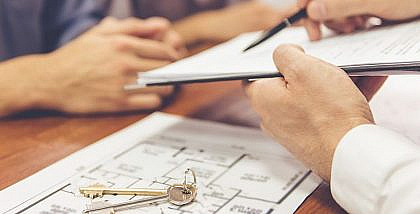 توقيع عقد منزل