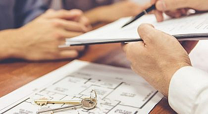 توقيع عقد منزل