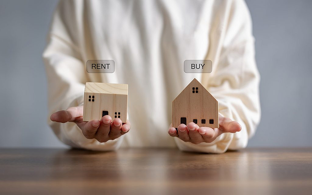 two options to choose from: buy or rent a house 