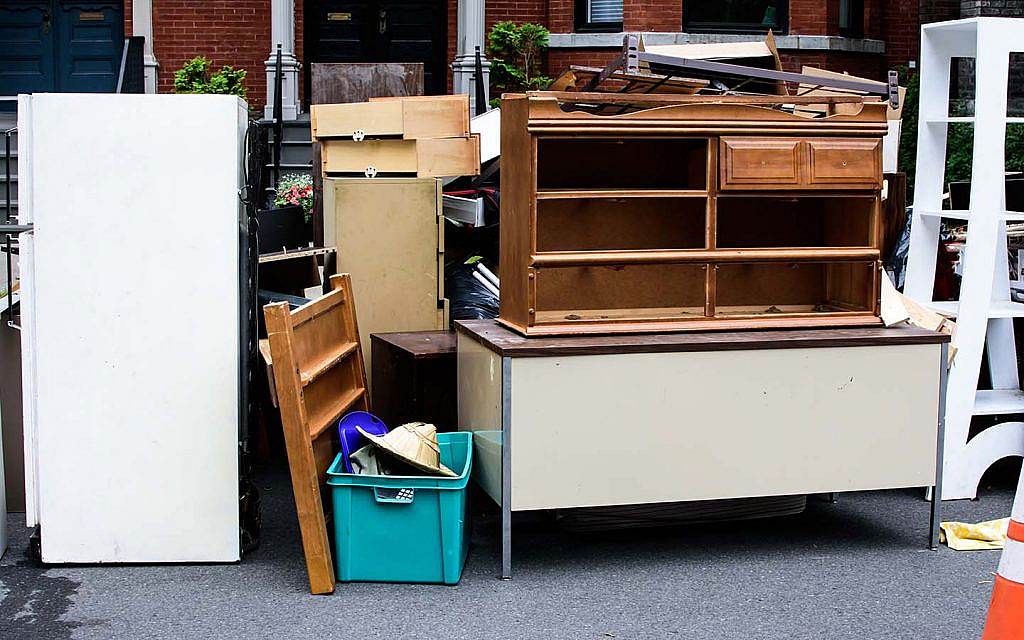 hire a scrap removal services to get rid of used furniture and appliances