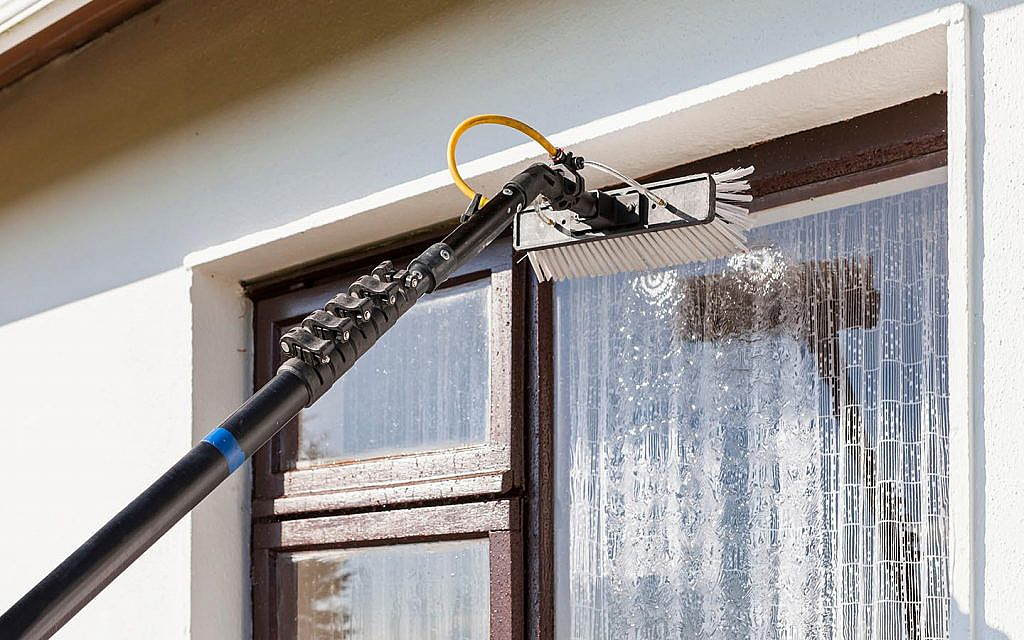window cleaning in dubai price may vary from service to service