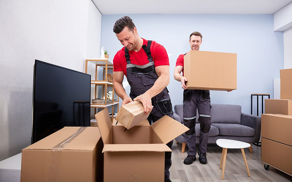 things to do when moving out from dubai such as packing