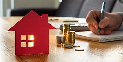 مجسم منزل بجانبه قطع نقدية