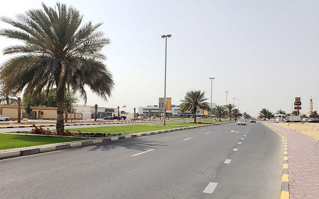 أحد الشوارع في الشارقة 
