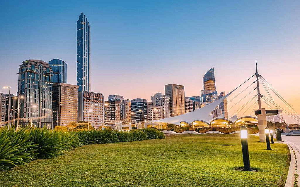 أبراج سكنية في كورنيش أبوظبي