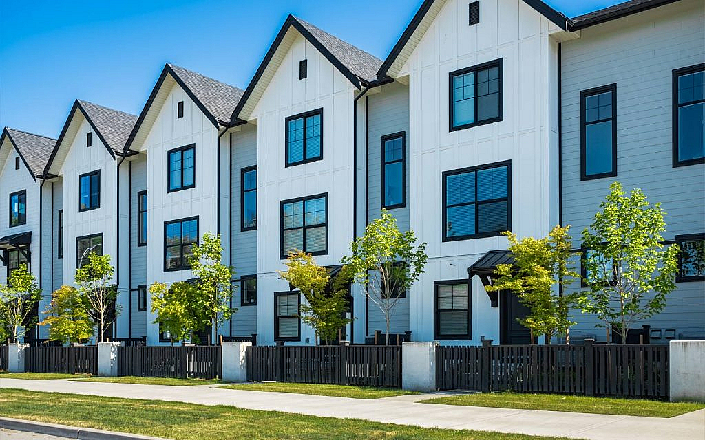 List of Top buildings to buy apartments in Arjan include Lincoln Park