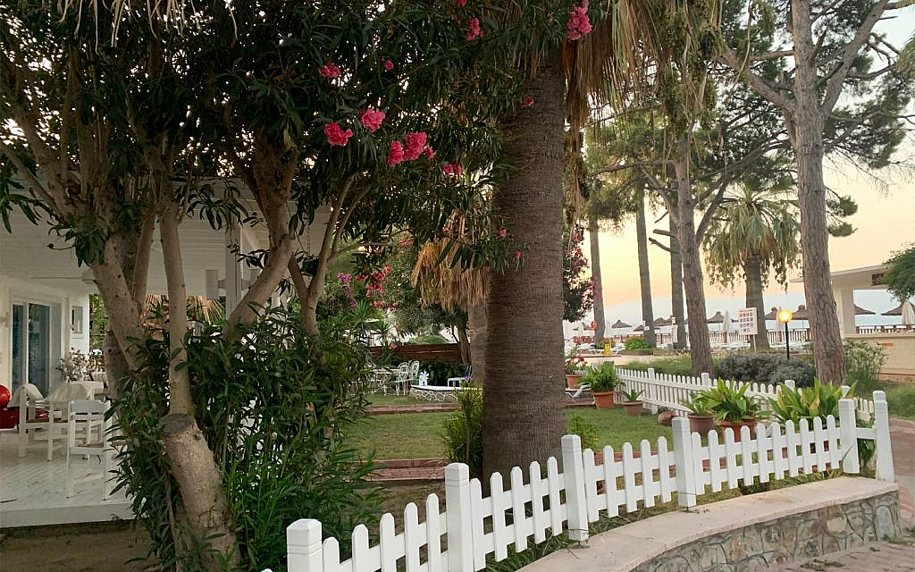 you must have Architectural Drawings to get a Dubai boundary wall permit