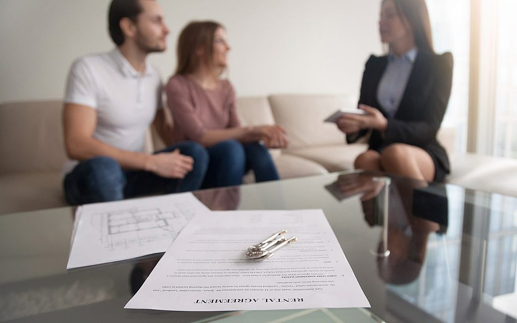 عقد إيجار وأشخاص