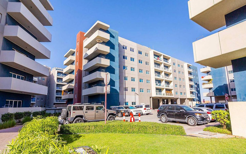 Apartment building in Al Reef