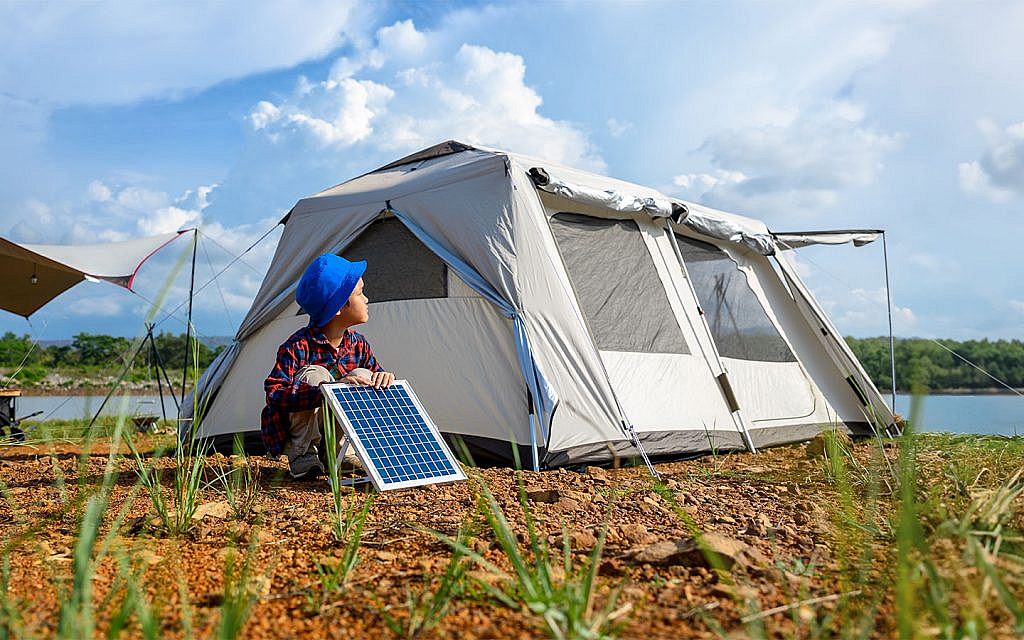 Getting electricity supply for tents in Dubai is also possible via DEWA solar energy services 