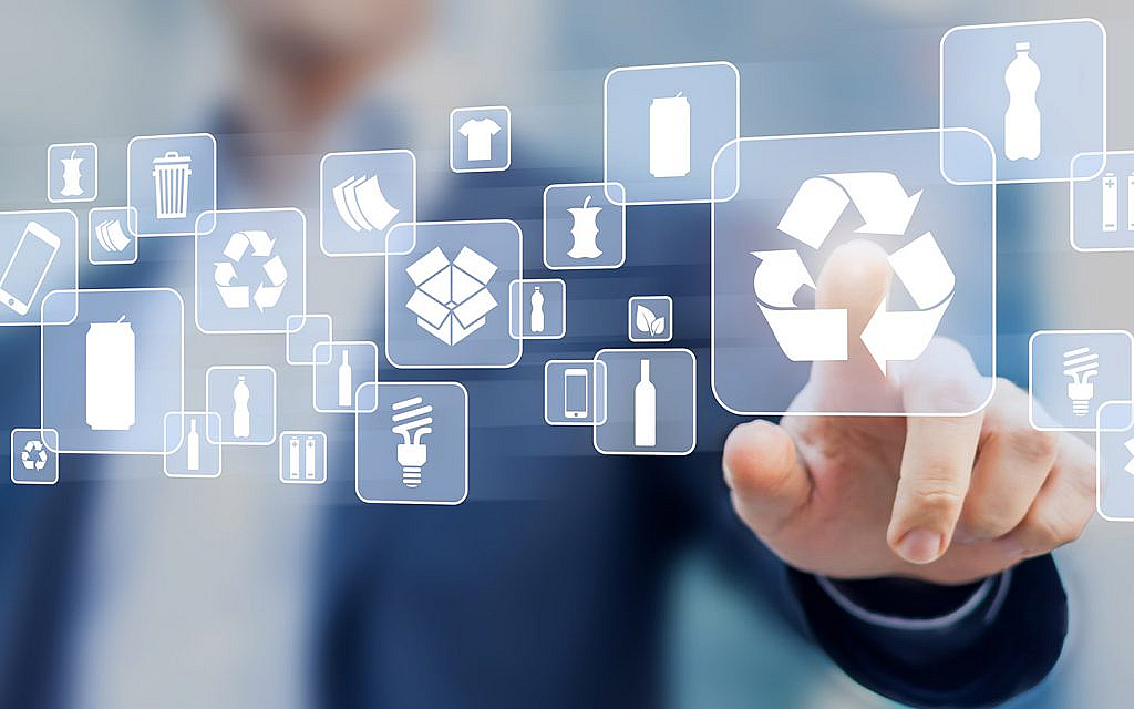 شخص يختار خدمة