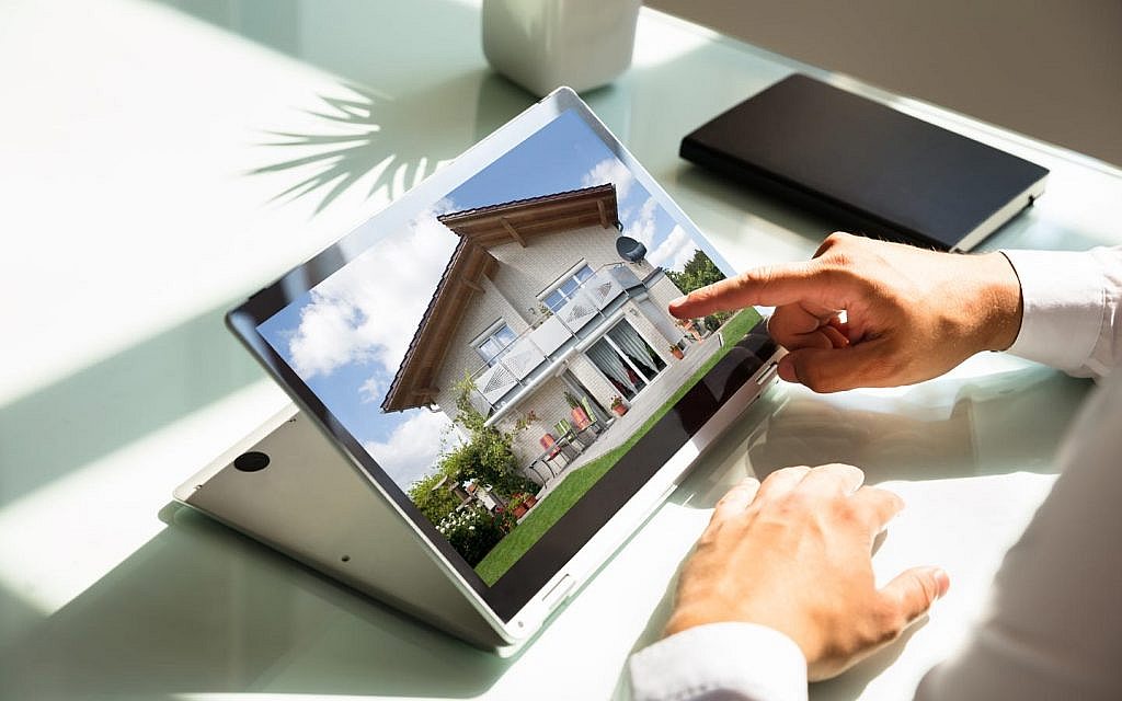 use portals to find areas to live near police stations in Dubai
