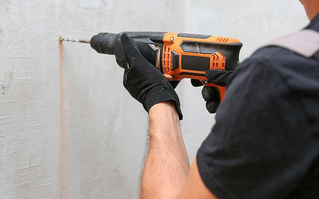 Instances When Landlords Can Stop Tenants From Drilling Holes