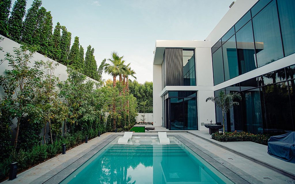 Upcoming Villas Communities vs Upcoming Apartment Projects in Dubai have different prices