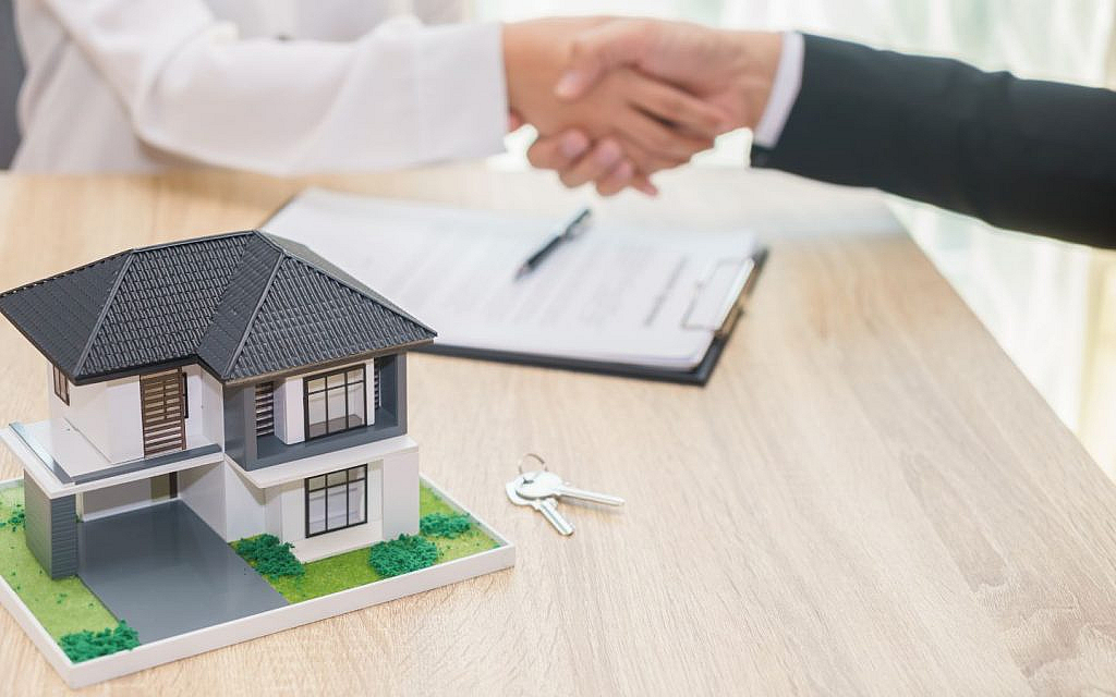 The MOEI reconsideration service lets UAE nationals request a review of housing assistance decisions.