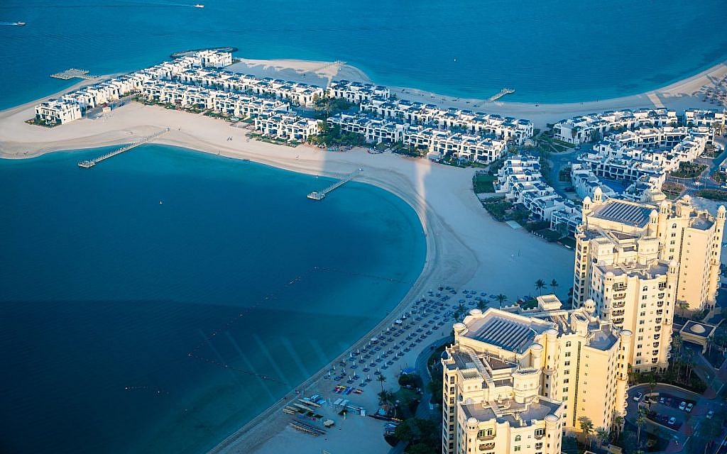 Jumeirah Islands is an ideal residential area for families in Dubai.