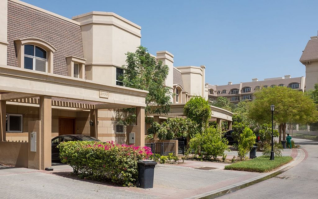 areas to live in dubai with family such as Mirdif