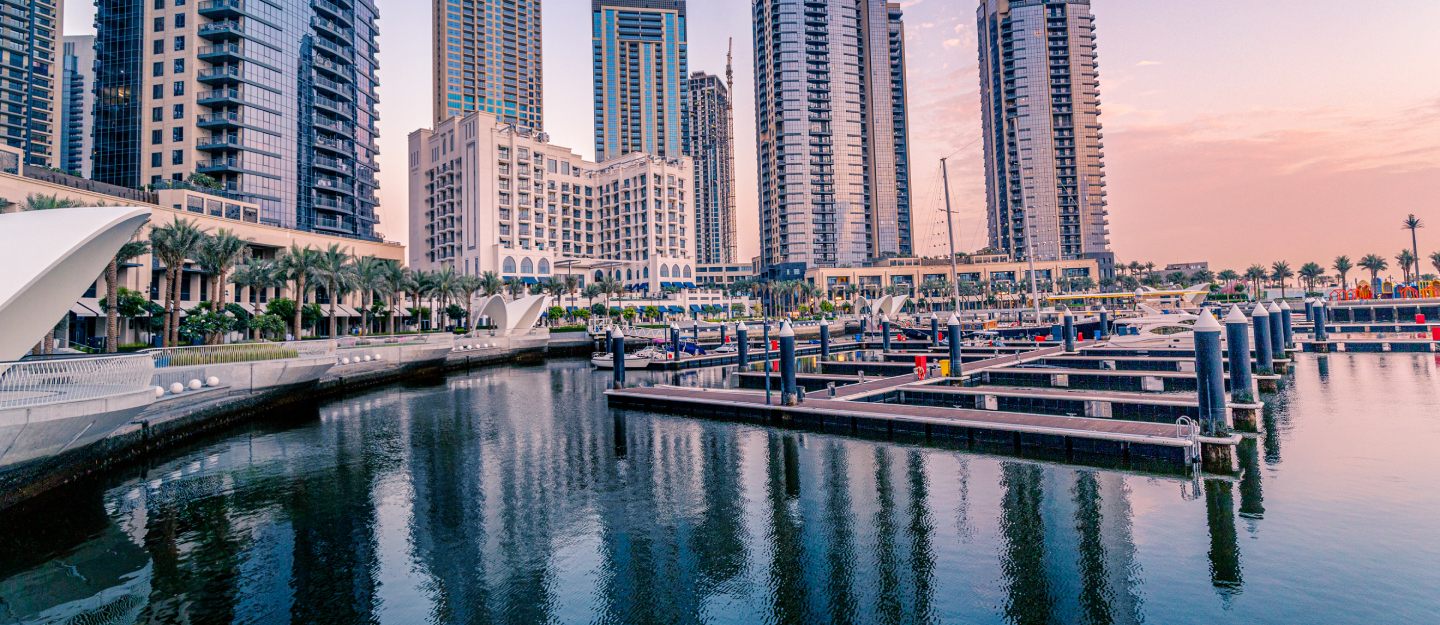 أبراج سكنية على إطلالة بحرية