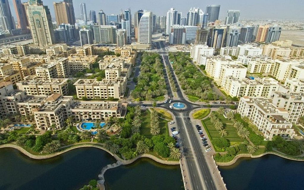 The Greens is linked to a variety of other neighbourhoods via Al Khail Road.
