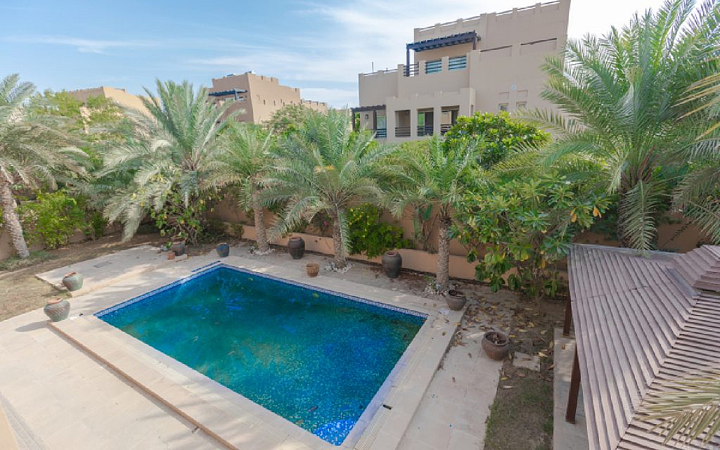 Arabian Ranches 3 offers luxury villas with greenery and top amenities.