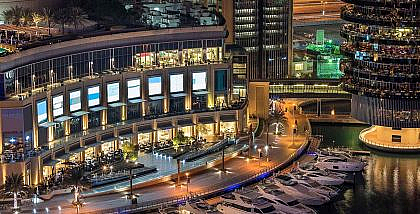 مجمع تجاري في أبراج بحيرات جميرا