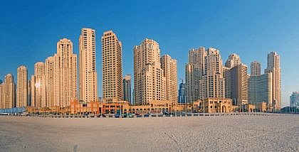 سلسلة من الأبراج السكنية المرتفعة في منطقة جي بي آر