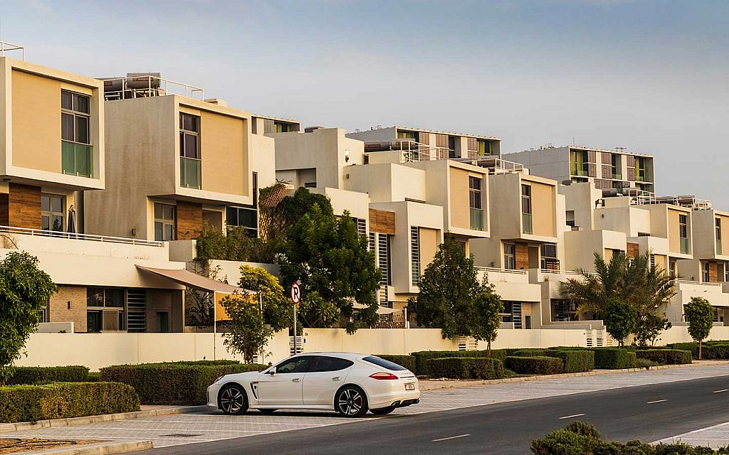 Benefits of living in Mira Dubai such as different townhouses