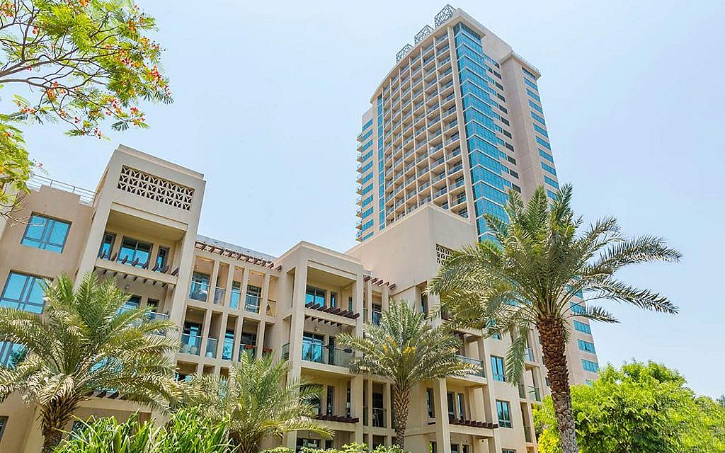 برج ومجمع سكني