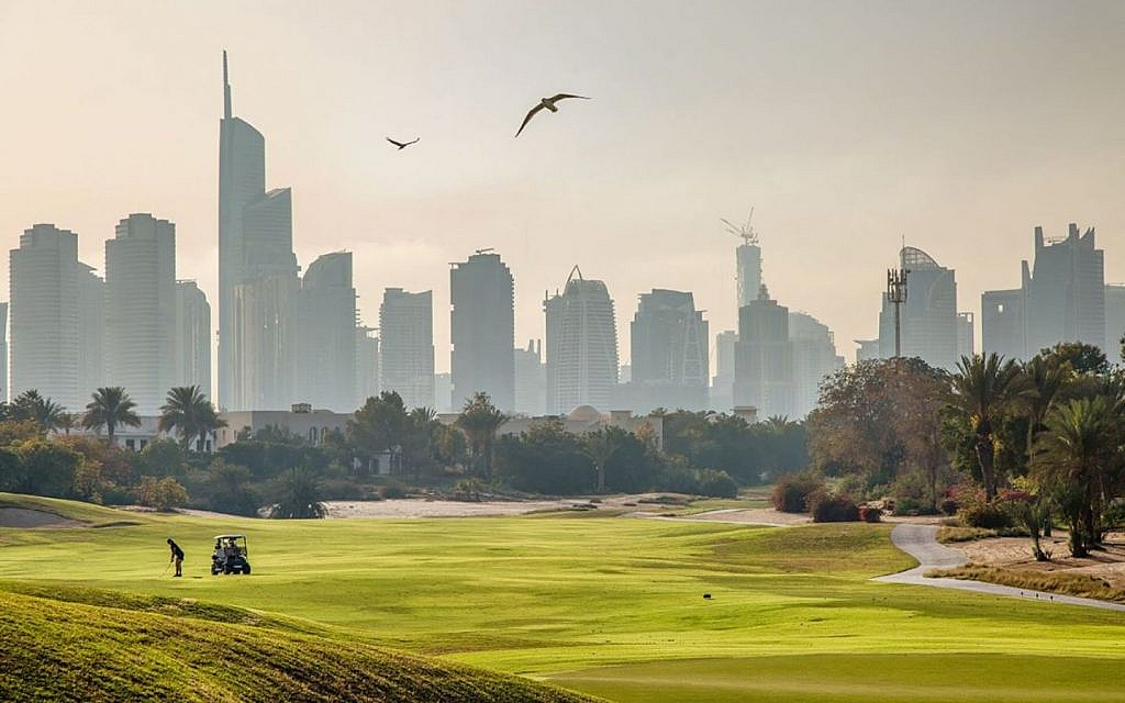 Cons of living in Emirates Hills to consider before moving in the area.