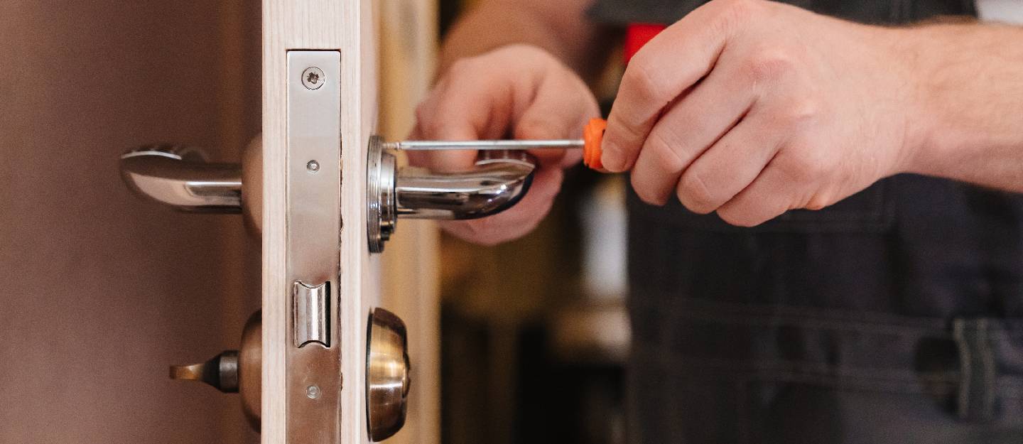 Details on home maintenance problems that can be fixed within a minute