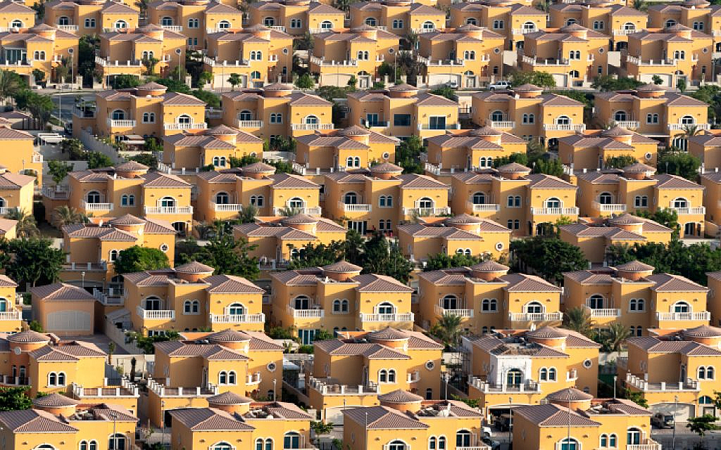 a variety of villas is among the pros of living in jumeirah park