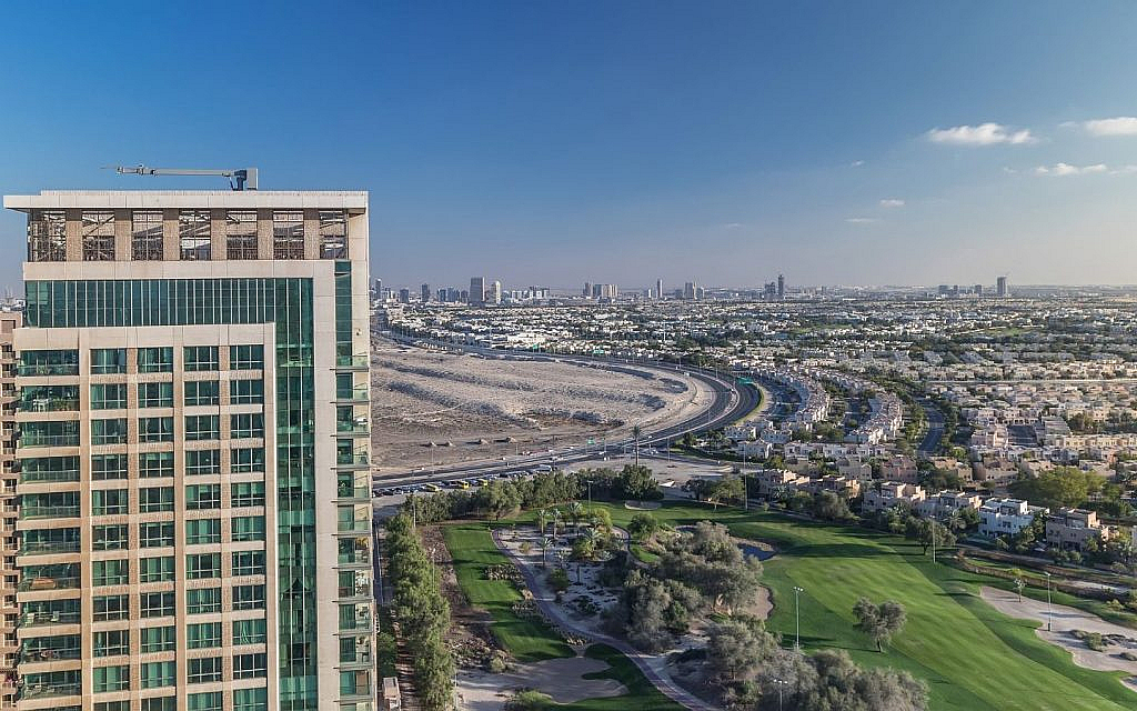 مجمع سكني غير مكتمل البناء